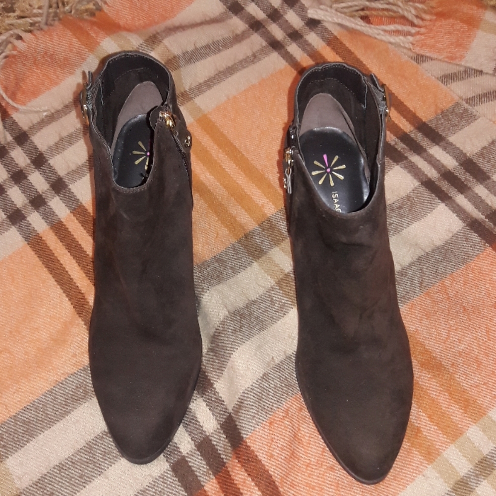 Isaac Mizrahi suede boots